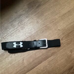 Under Amour baseball black/white belt. 321